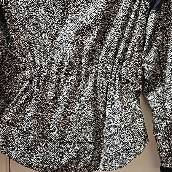 209. Lululemon Spring Forward Jacket - Picture 7 of 12